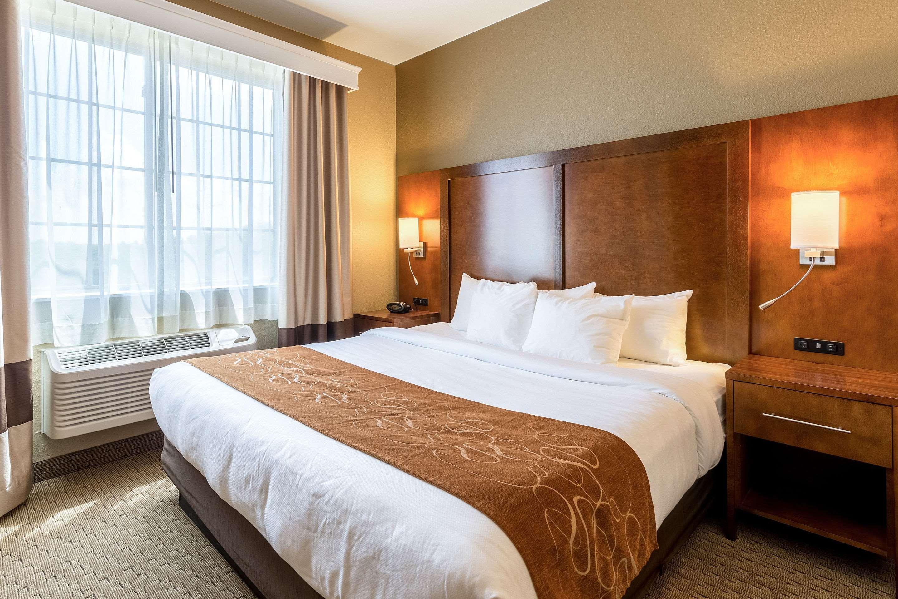 คอมฟอร์ต สวีท เบอร์ลิงตัน Hotel ภายนอก รูปภาพ