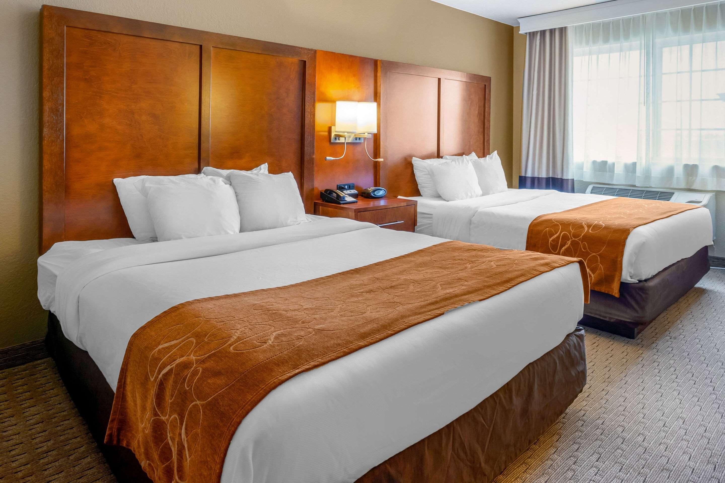 คอมฟอร์ต สวีท เบอร์ลิงตัน Hotel ภายนอก รูปภาพ