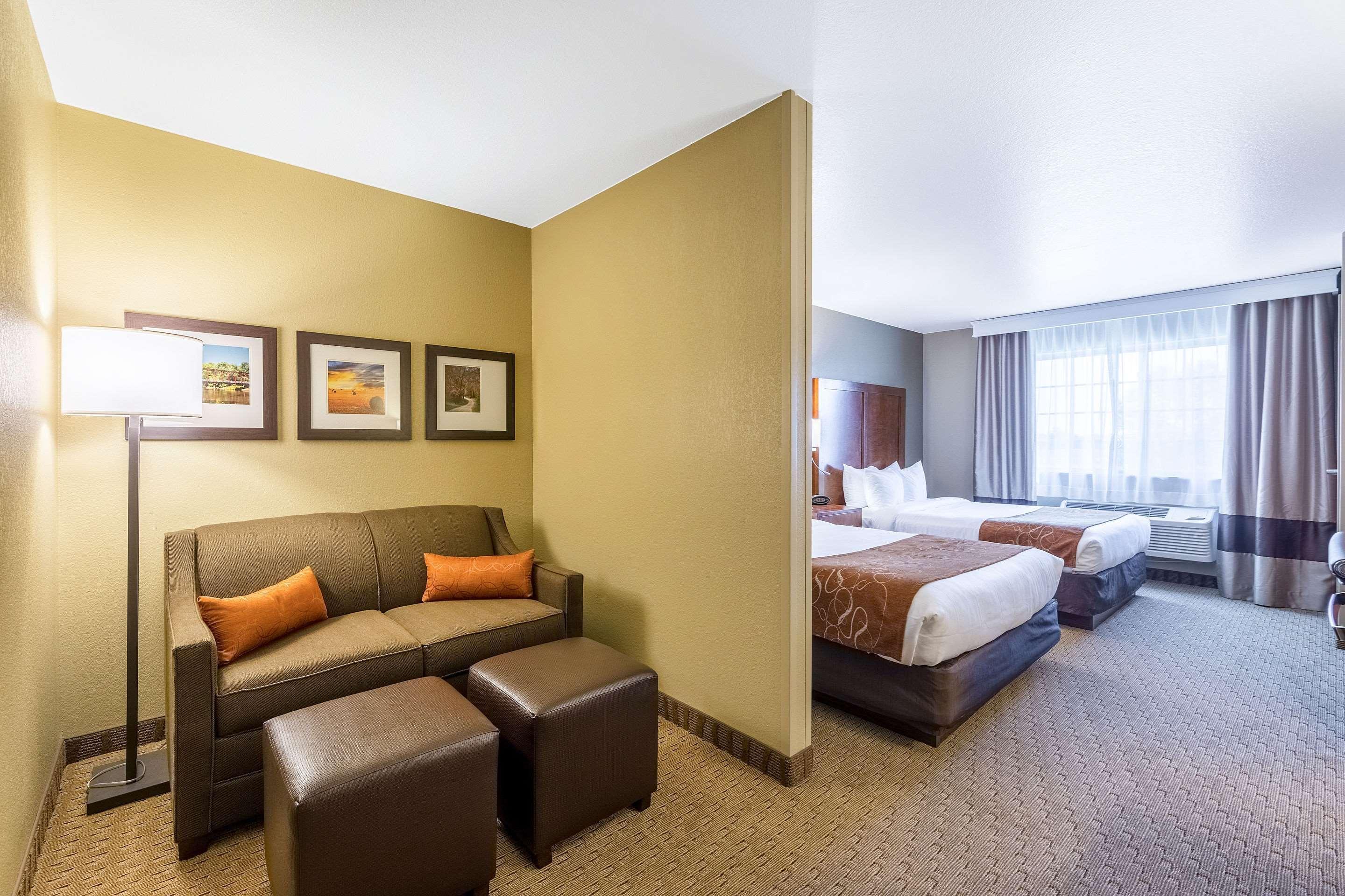 คอมฟอร์ต สวีท เบอร์ลิงตัน Hotel ภายนอก รูปภาพ