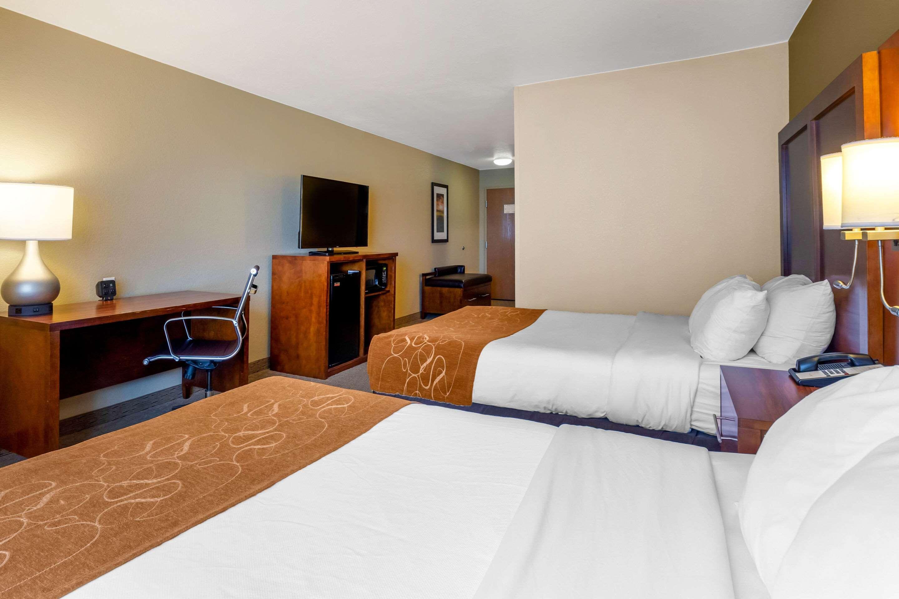 คอมฟอร์ต สวีท เบอร์ลิงตัน Hotel ภายนอก รูปภาพ