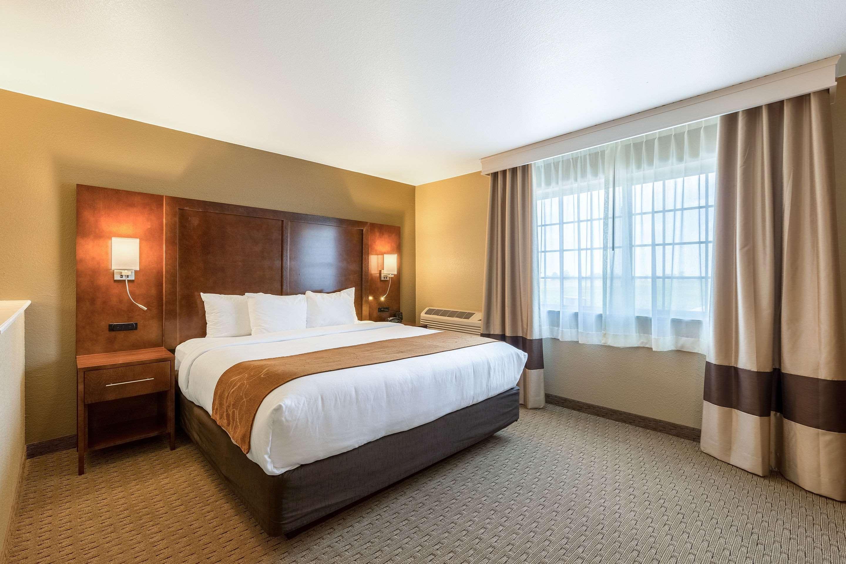 คอมฟอร์ต สวีท เบอร์ลิงตัน Hotel ภายนอก รูปภาพ