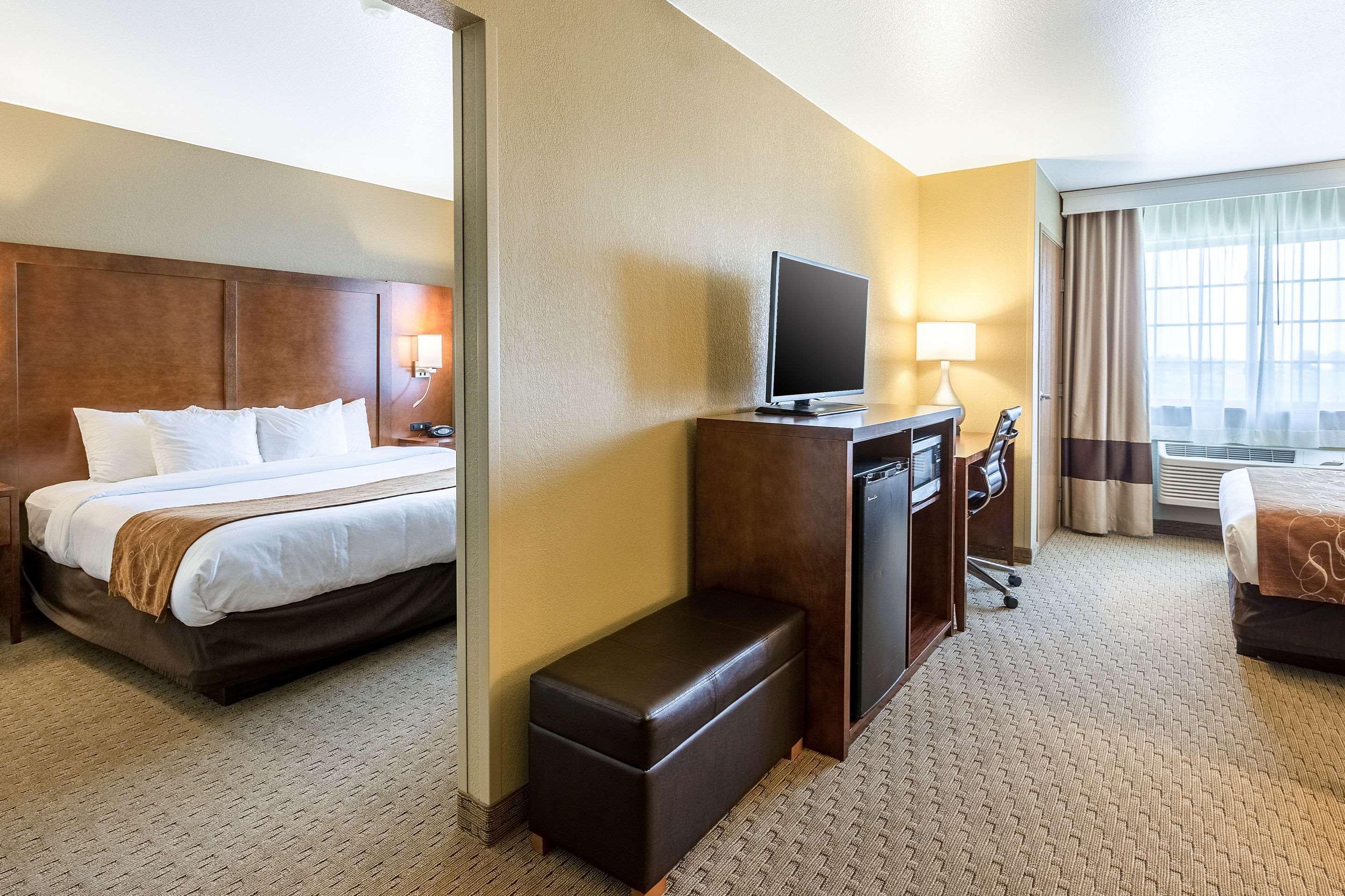 คอมฟอร์ต สวีท เบอร์ลิงตัน Hotel ภายนอก รูปภาพ